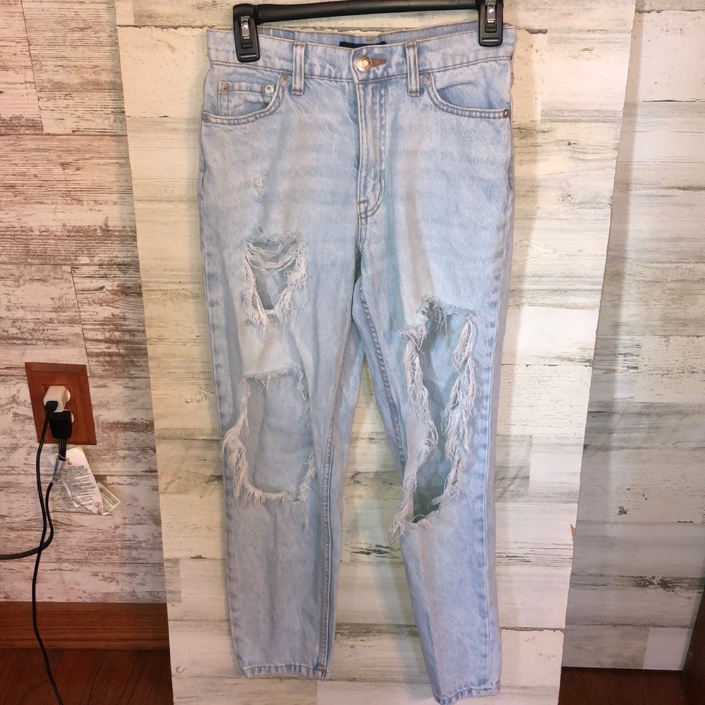 Aeropostale mom Jeans distressed white wash jeans size 2 ankle jeans very open‌